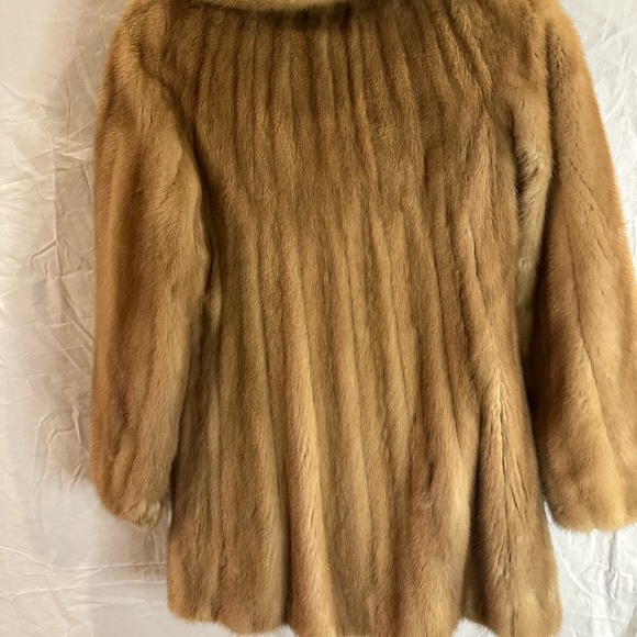 Women's Mink Coat - Picture 4 of 5